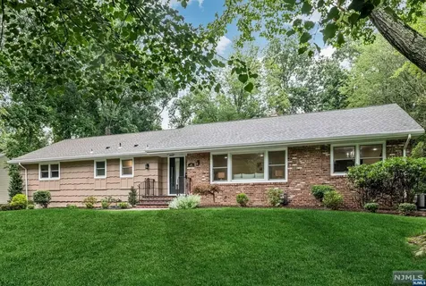 43 Berkshire Place Allendale NJ 07401