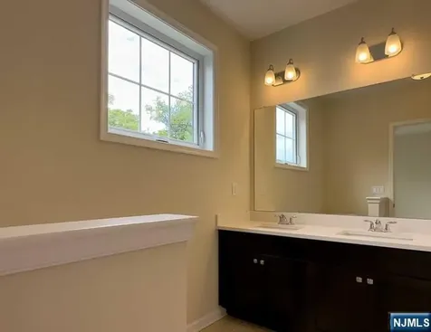 57 Parkside Lane Teaneck NJ 07666