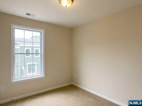 57 Parkside Lane Teaneck NJ 07666