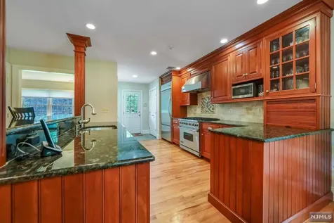 116 Greenway Road Glen Rock NJ 07452