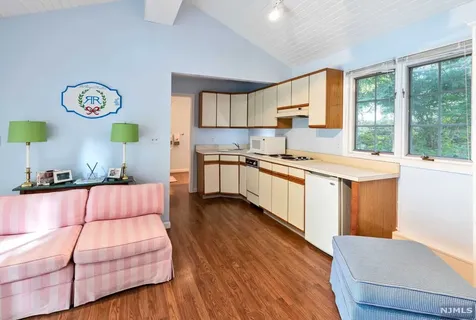 54 Jacquelin Avenue Ho-ho-kus NJ 07423