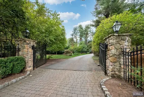 54 Jacquelin Avenue Ho-ho-kus NJ 07423