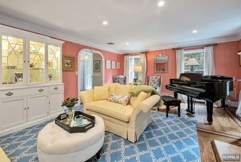 54 Jacquelin Avenue Ho-ho-kus NJ 07423
