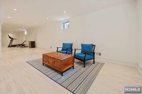 346 Harrison Street Paramus NJ 07652