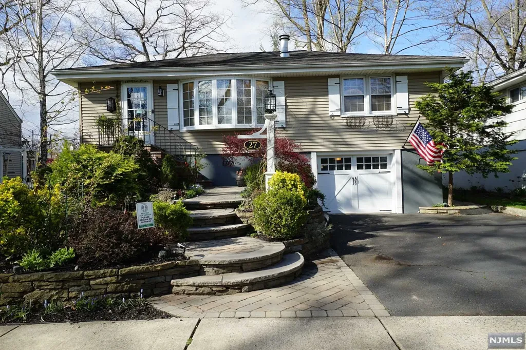 27 Moore Avenue Waldwick NJ 07463