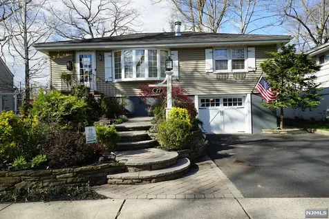 27 Moore Avenue Waldwick NJ 07463