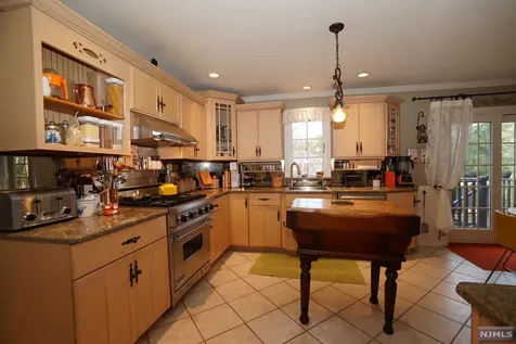 27 Moore Avenue Waldwick NJ 07463
