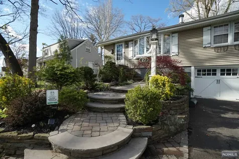 27 Moore Avenue Waldwick NJ 07463