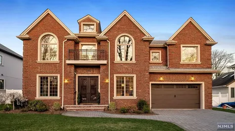 790 Kearney Place Paramus NJ 07652