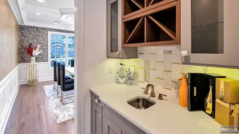 790 Kearney Place Paramus NJ 07652