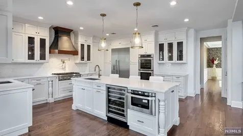 790 Kearney Place Paramus NJ 07652