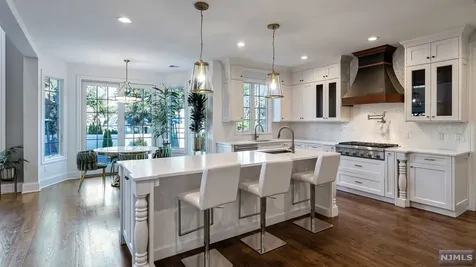 790 Kearney Place Paramus NJ 07652