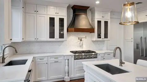 790 Kearney Place Paramus NJ 07652