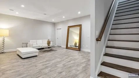 790 Kearney Place Paramus NJ 07652