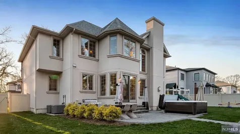 790 Kearney Place Paramus NJ 07652