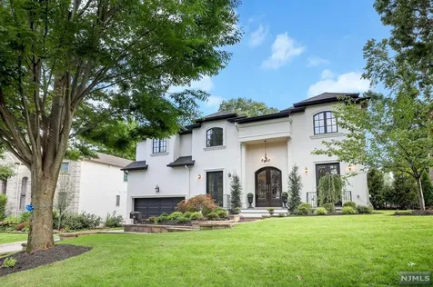 230 Diane Place Paramus NJ 07652