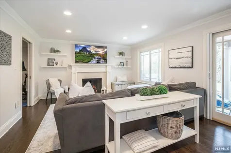 39 Fairlawn Street Ho-ho-kus NJ 07423