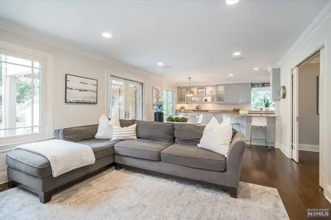 39 Fairlawn Street Ho-ho-kus NJ 07423