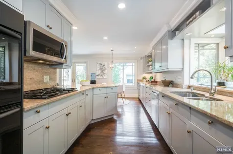 39 Fairlawn Street Ho-ho-kus NJ 07423