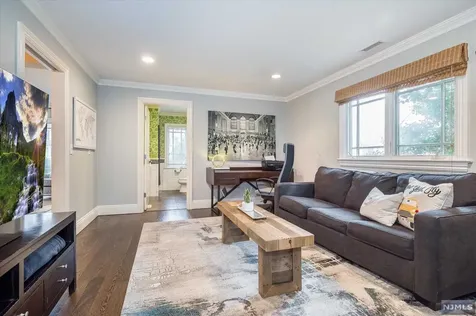 39 Fairlawn Street Ho-ho-kus NJ 07423