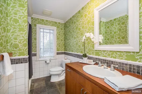 39 Fairlawn Street Ho-ho-kus NJ 07423