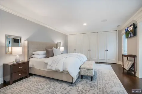 39 Fairlawn Street Ho-ho-kus NJ 07423