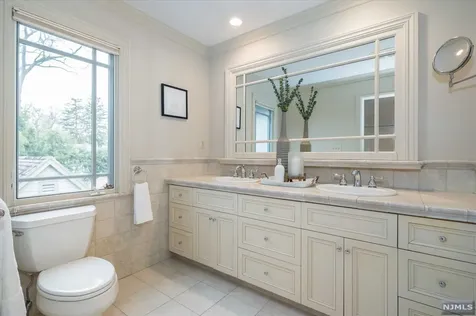 39 Fairlawn Street Ho-ho-kus NJ 07423
