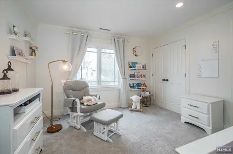 39 Fairlawn Street Ho-ho-kus NJ 07423