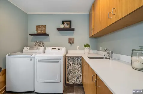 39 Fairlawn Street Ho-ho-kus NJ 07423
