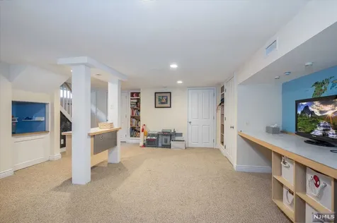 39 Fairlawn Street Ho-ho-kus NJ 07423