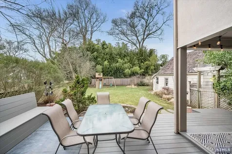 39 Fairlawn Street Ho-ho-kus NJ 07423