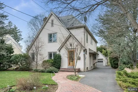39 Fairlawn Street Ho-ho-kus NJ 07423
