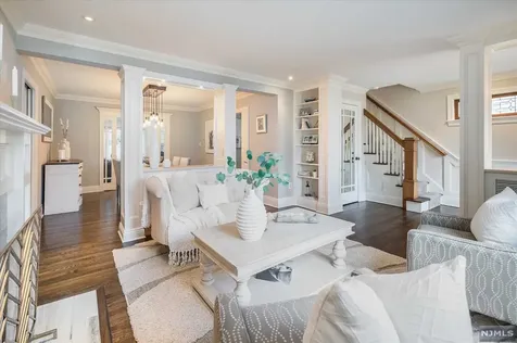 39 Fairlawn Street Ho-ho-kus NJ 07423