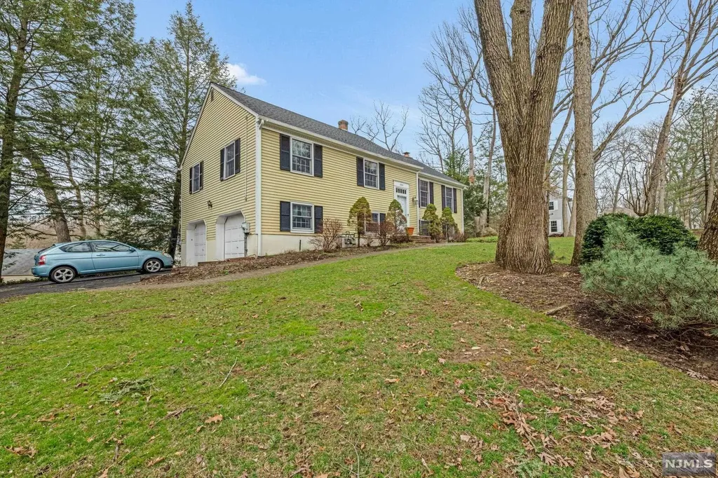 888 Roberts Court Franklin Lakes NJ 07417
