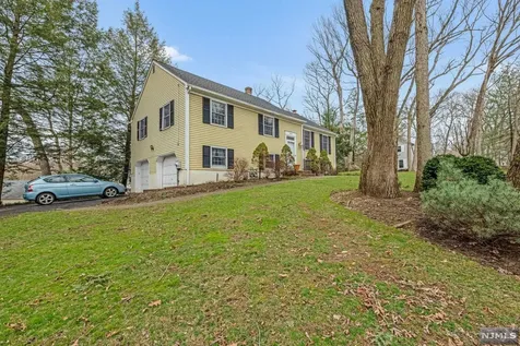 888 Roberts Court Franklin Lakes NJ 07417