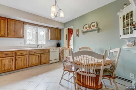 888 Roberts Court Franklin Lakes NJ 07417