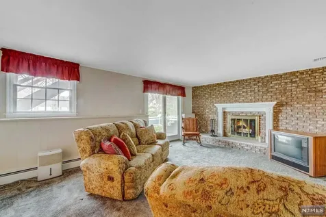 888 Roberts Court Franklin Lakes NJ 07417