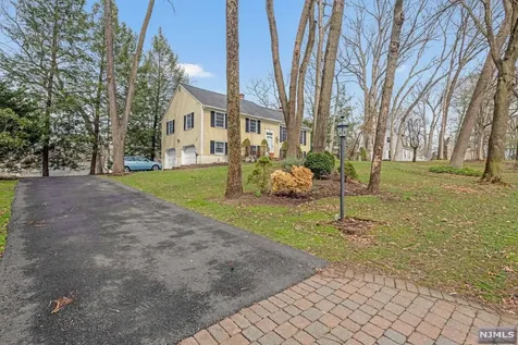 888 Roberts Court Franklin Lakes NJ 07417