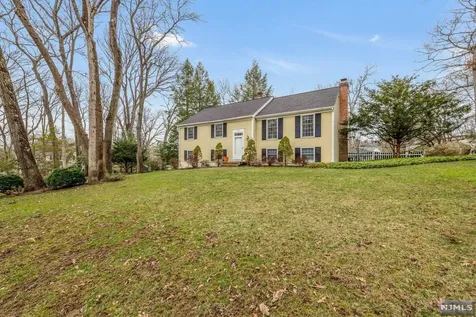 888 Roberts Court Franklin Lakes NJ 07417