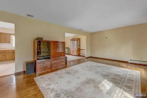 888 Roberts Court Franklin Lakes NJ 07417