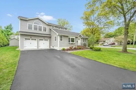 11 Dartmouth Way Oakland NJ 07436