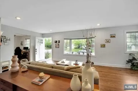 11 Dartmouth Way Oakland NJ 07436