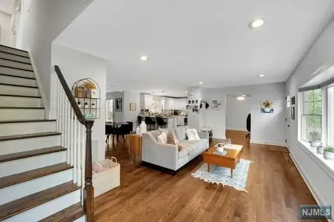 11 Dartmouth Way Oakland NJ 07436