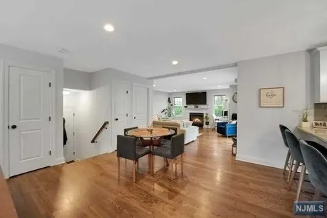 11 Dartmouth Way Oakland NJ 07436