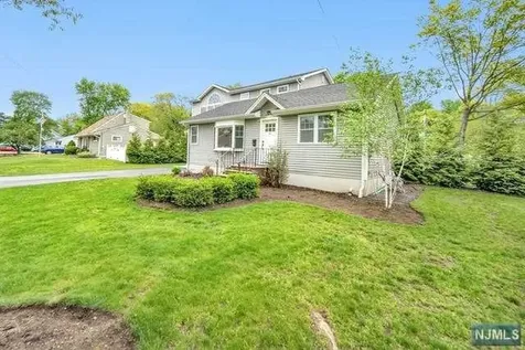 11 Dartmouth Way Oakland NJ 07436