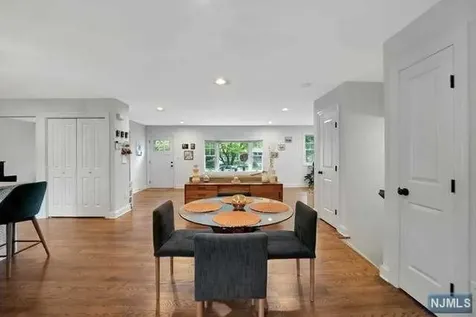 11 Dartmouth Way Oakland NJ 07436