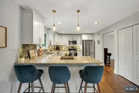 11 Dartmouth Way Oakland NJ 07436