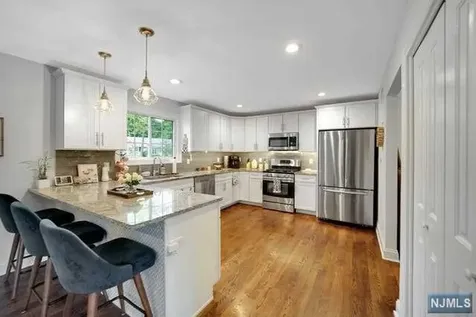 11 Dartmouth Way Oakland NJ 07436