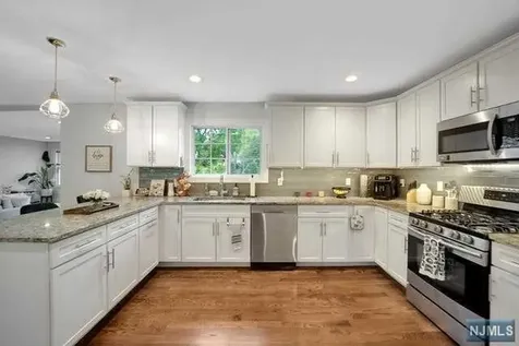 11 Dartmouth Way Oakland NJ 07436