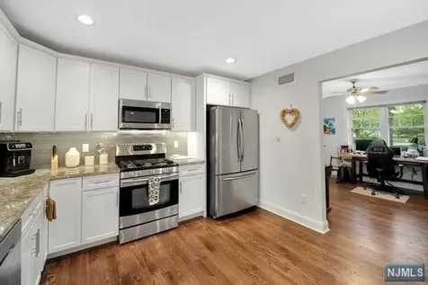 11 Dartmouth Way Oakland NJ 07436